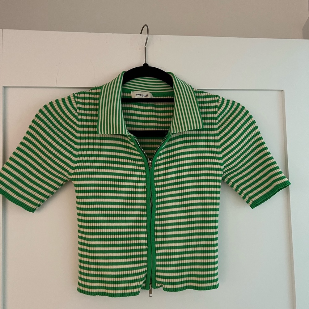 Green cropped zip top